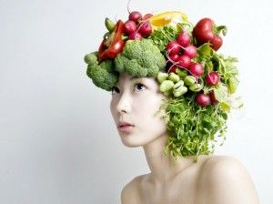 Quirky stuff: Edible Headpieces From Raw Veggies & Flowers