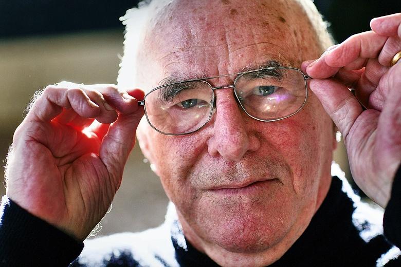 Noteworthy: Clive James’s Life Sentence